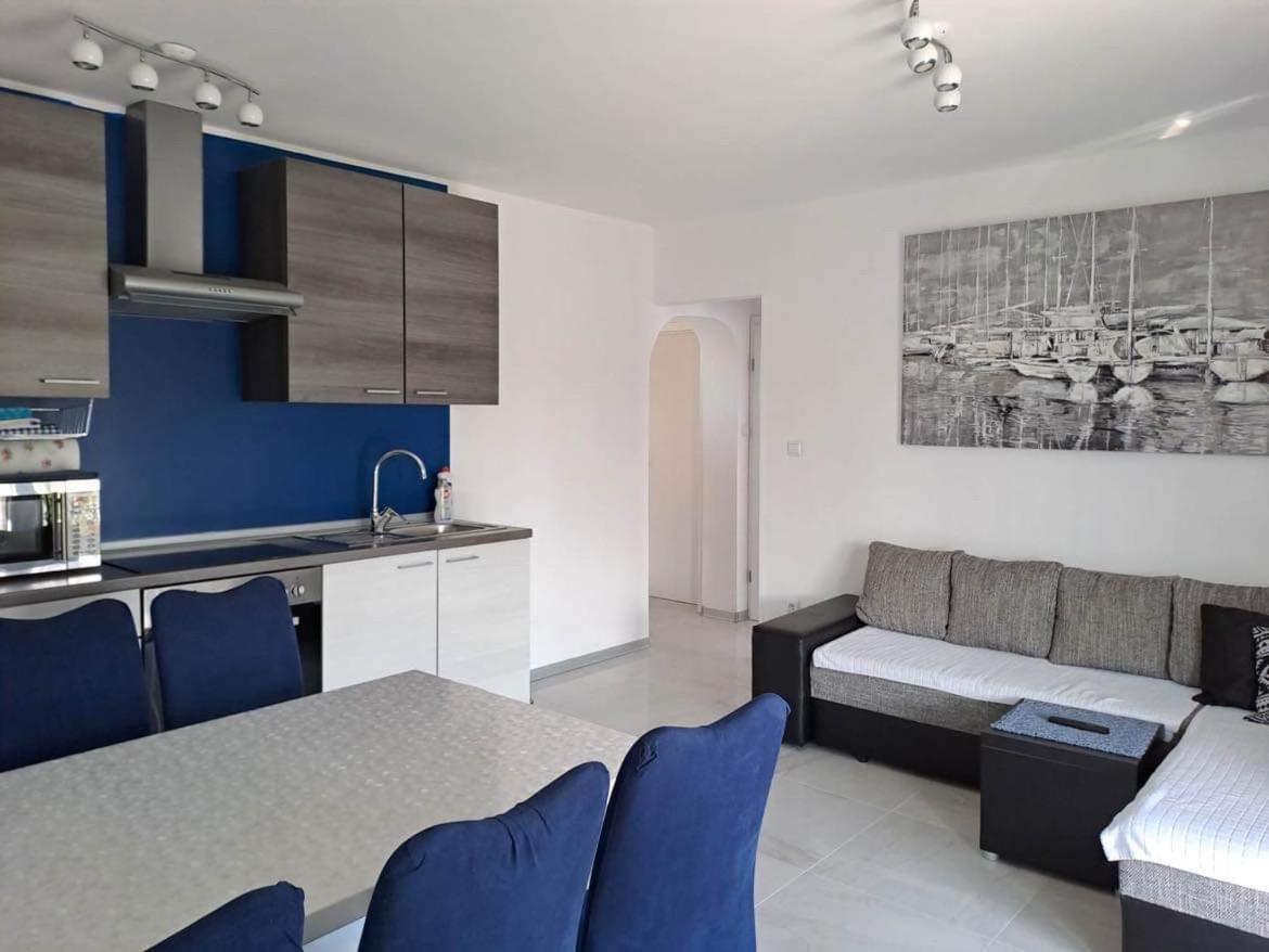 Apartments Ostojic Krk Town Buitenkant foto