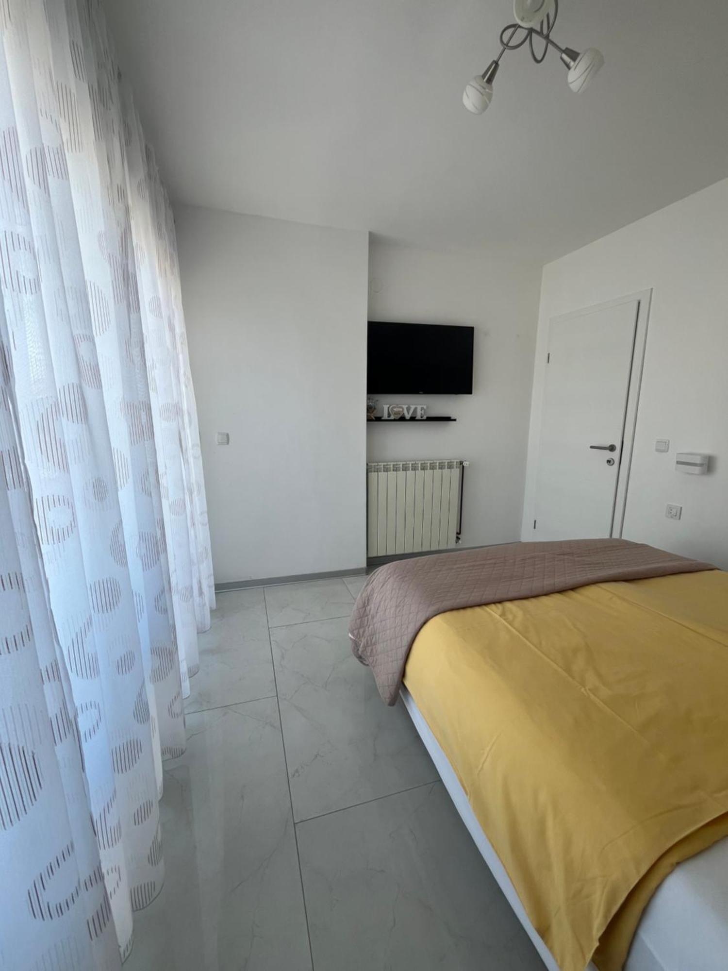 Apartments Ostojic Krk Town Buitenkant foto