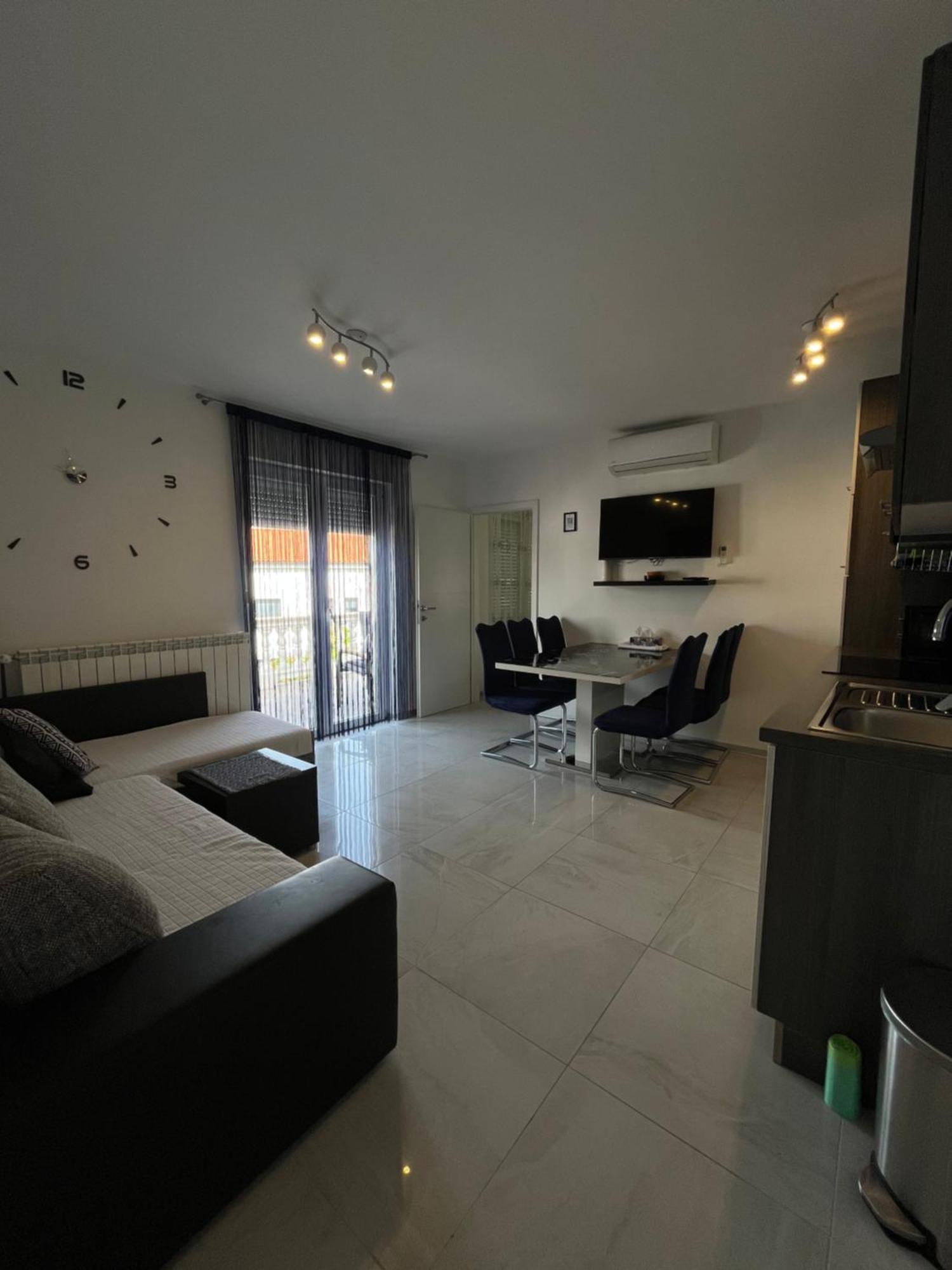 Apartments Ostojic Krk Town Buitenkant foto